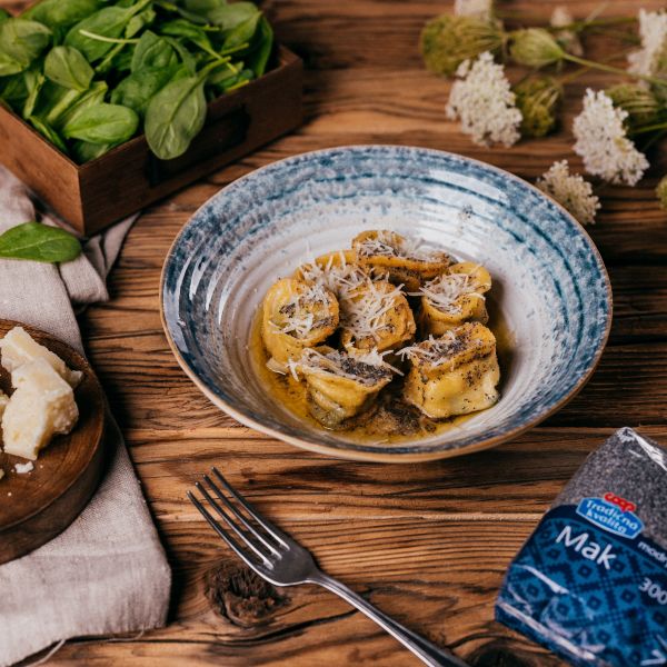 TORTELLINI PLNENÉ ŠPENÁTOM A ÚDENOU ŠUNKOU