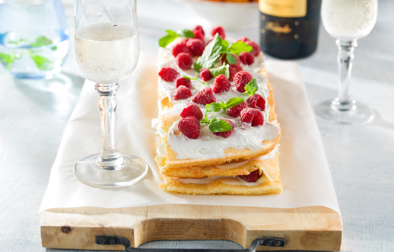Recept → Tvarohový koláč s marhuľami a malinami Recept → Tvarohový koláč s marhuľami a malinami