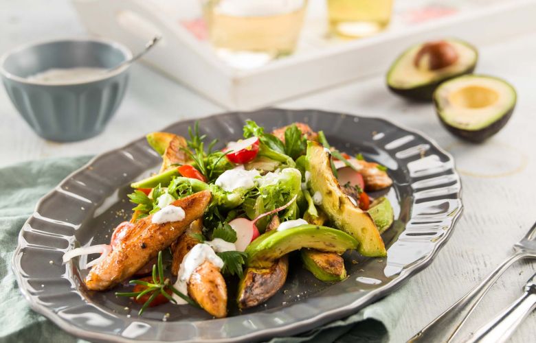 Recept → Šalát s grilovaným kuracím mäsom a avokádom Recept → Šalát s grilovaným kuracím mäsom a avokádom