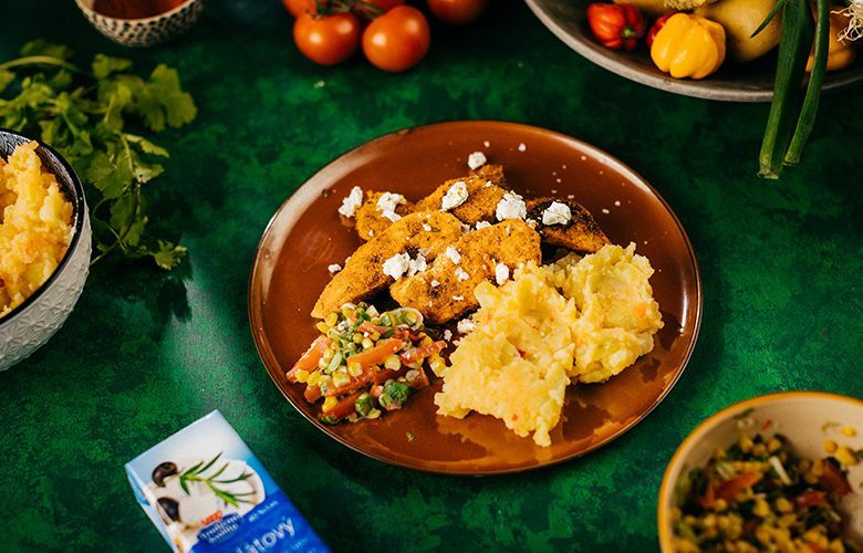 Recept → Pikantné kura so štuchanými zemiakmi a kukuricovým šalátom