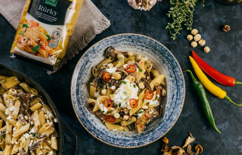 Recept → Cestoviny s hubami, cottage syrom a orieškami Recept → Cestoviny s hubami, cottage syrom a orieškami