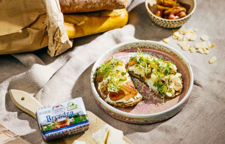 Recept → CHLEBOVÝ ČIPS S BRYNDZOU A REBARBOROU Recept → CHLEBOVÝ ČIPS S BRYNDZOU A REBARBOROU