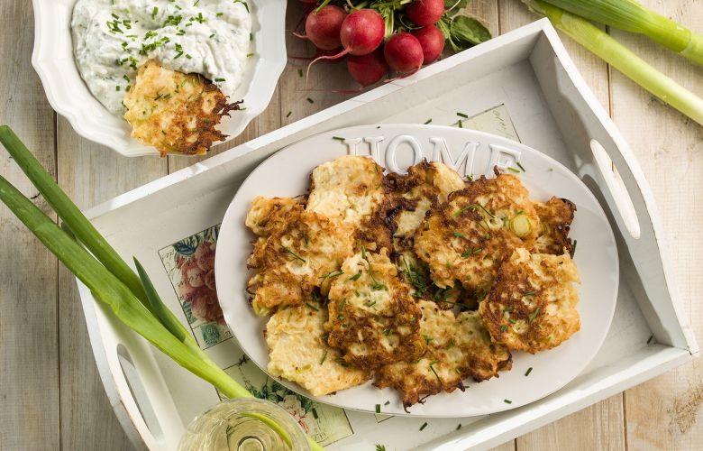 Recept → Reďkovkové placky s jogurtovo-bryndzovým dipom Recept → Reďkovkové placky s jogurtovo-bryndzovým dipom