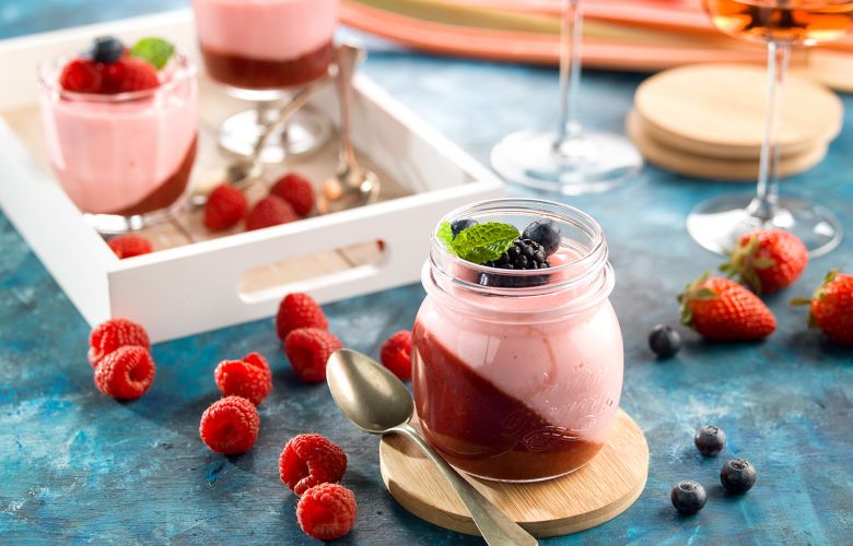 Recept → Sladké rebarborové poháre s bielou čokoládou Recept → Sladké rebarborové poháre s bielou čokoládou