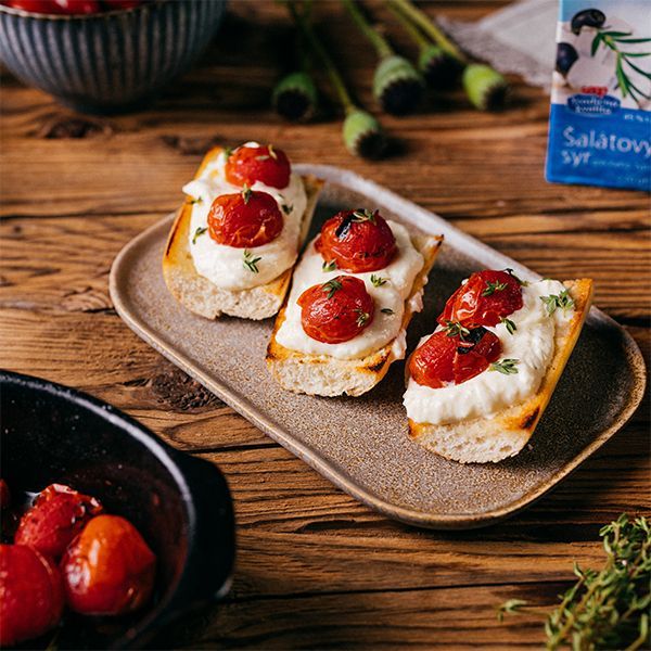 Našľahaný balkánsky syr s pečenými paradajkami